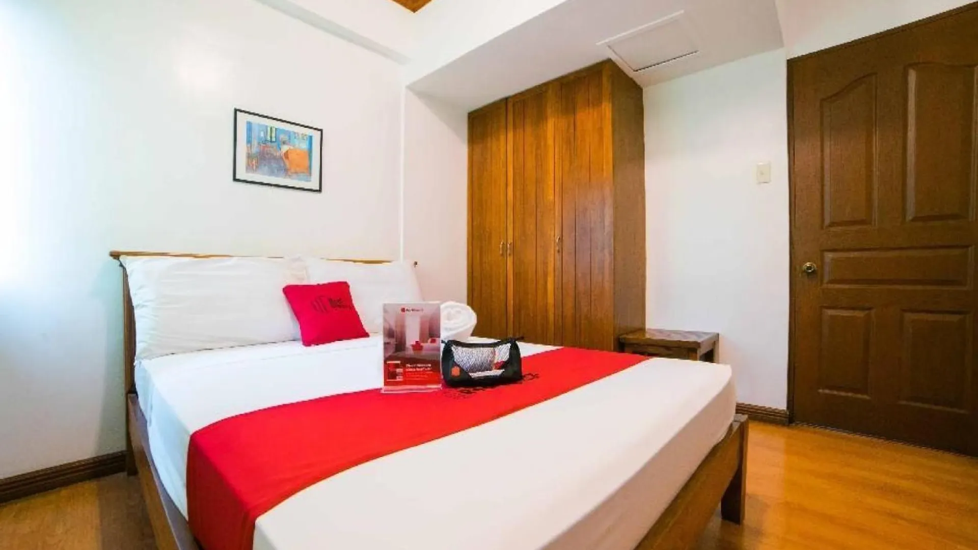 8 Smart RedDoorz Hotels Near Star City, Pasay to Book