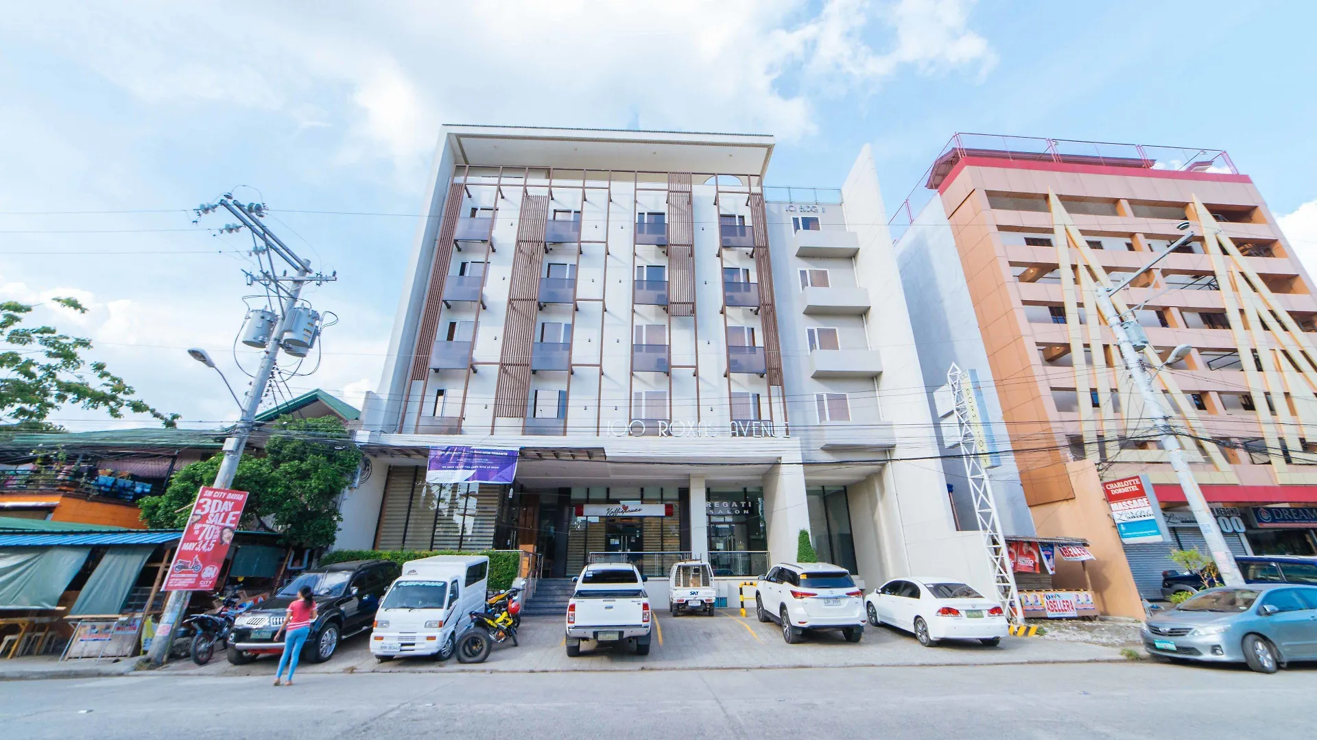 7 Airport Hotels Near SM Lanang Premier Worth Booking