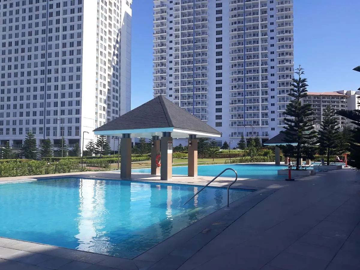 Staying Near Picnic Grove: 5 Family Hotels Compared