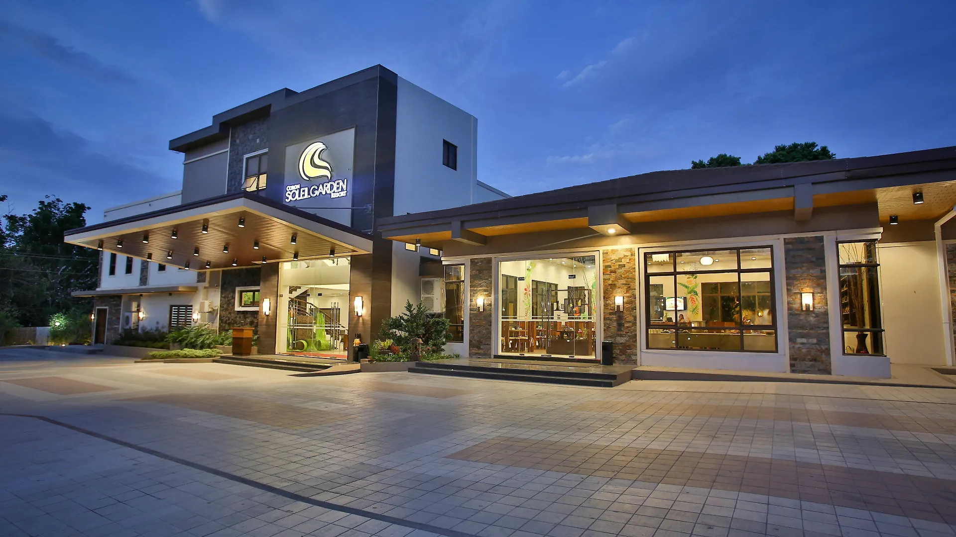 4 Business Hotels Near Twin Lagoon That Deliver