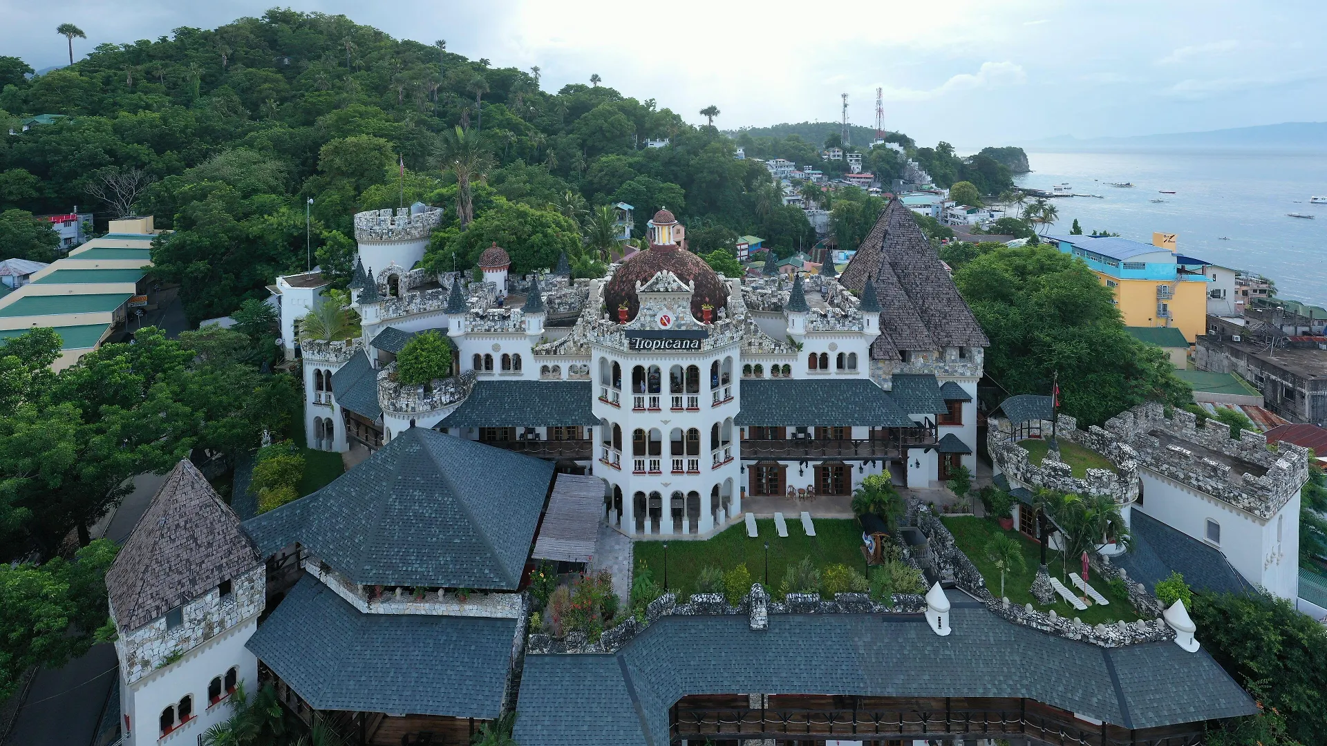 4 Smart Resorts in Puerto Galera Worth Booking