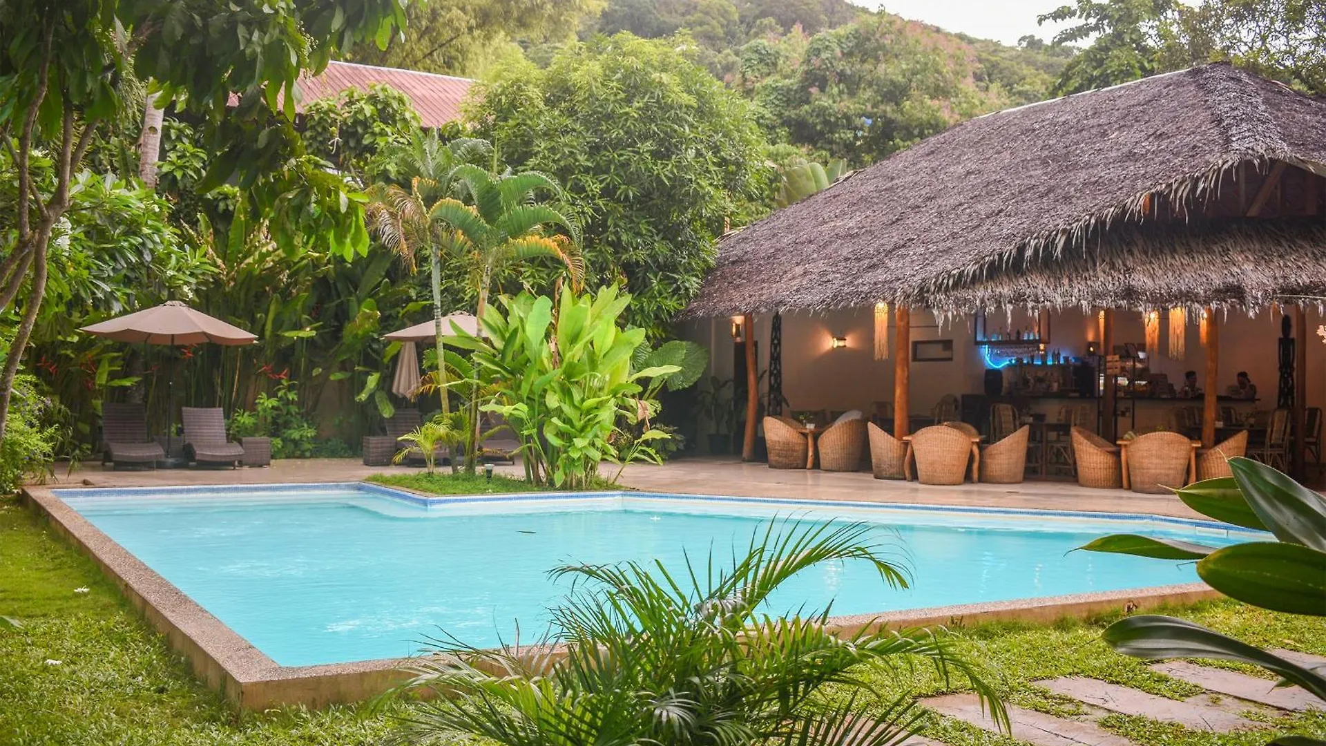 4 Smart Resorts Near Seven Commandos Beach Worth Booking