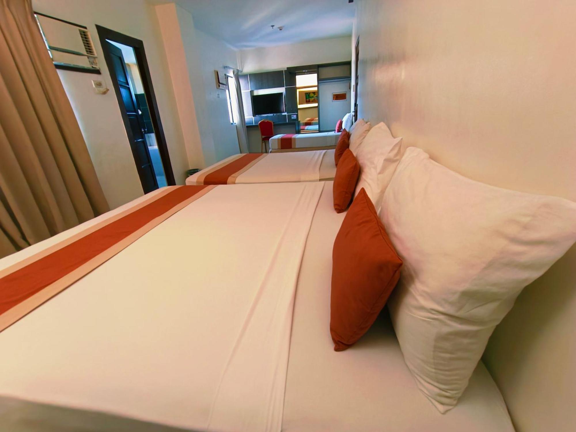 9 Three-Star Hotels Near Yap Sandiego Ancestral House Worth Booking
