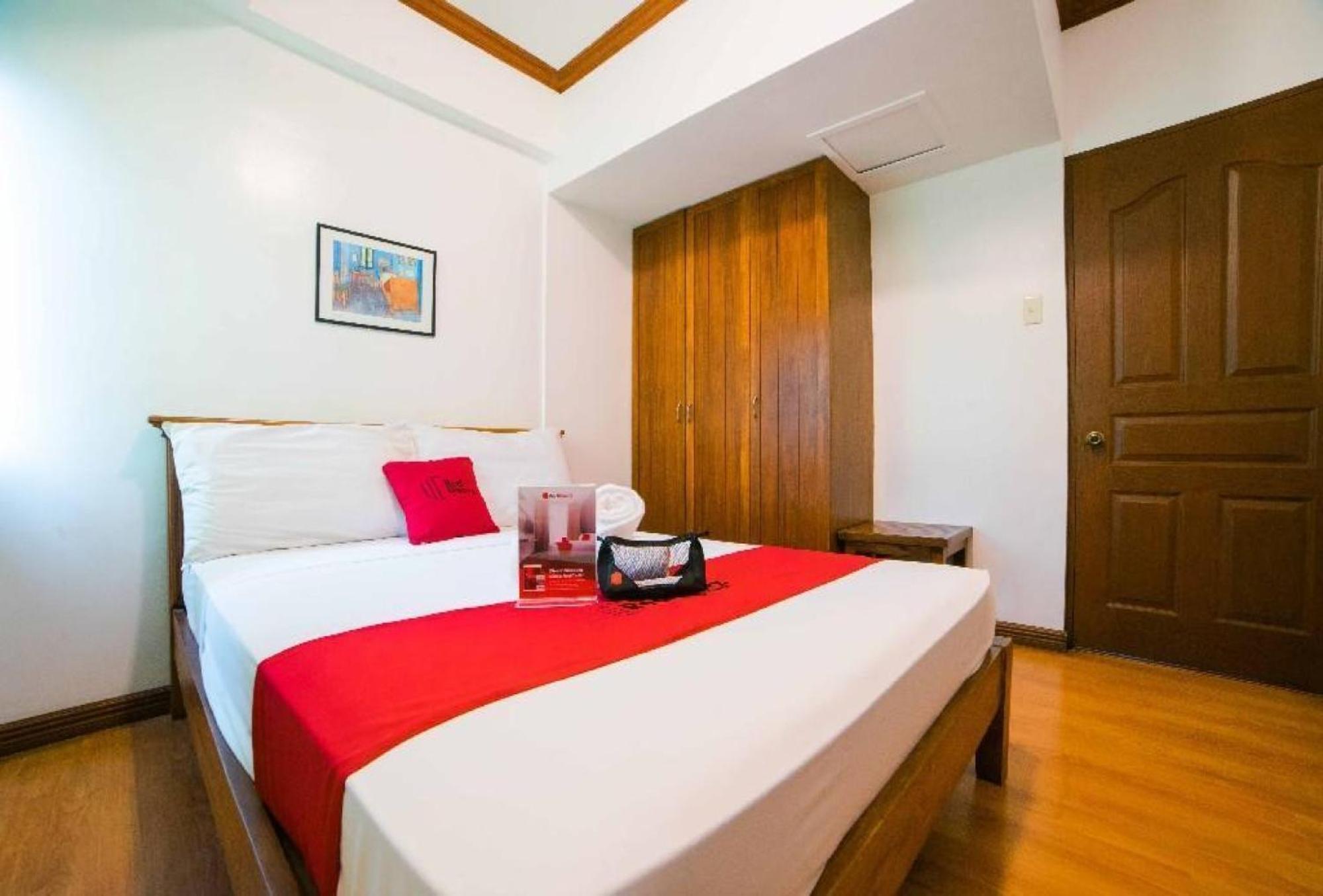 8 Smart RedDoorz Hotels Near Star City, Pasay to Book