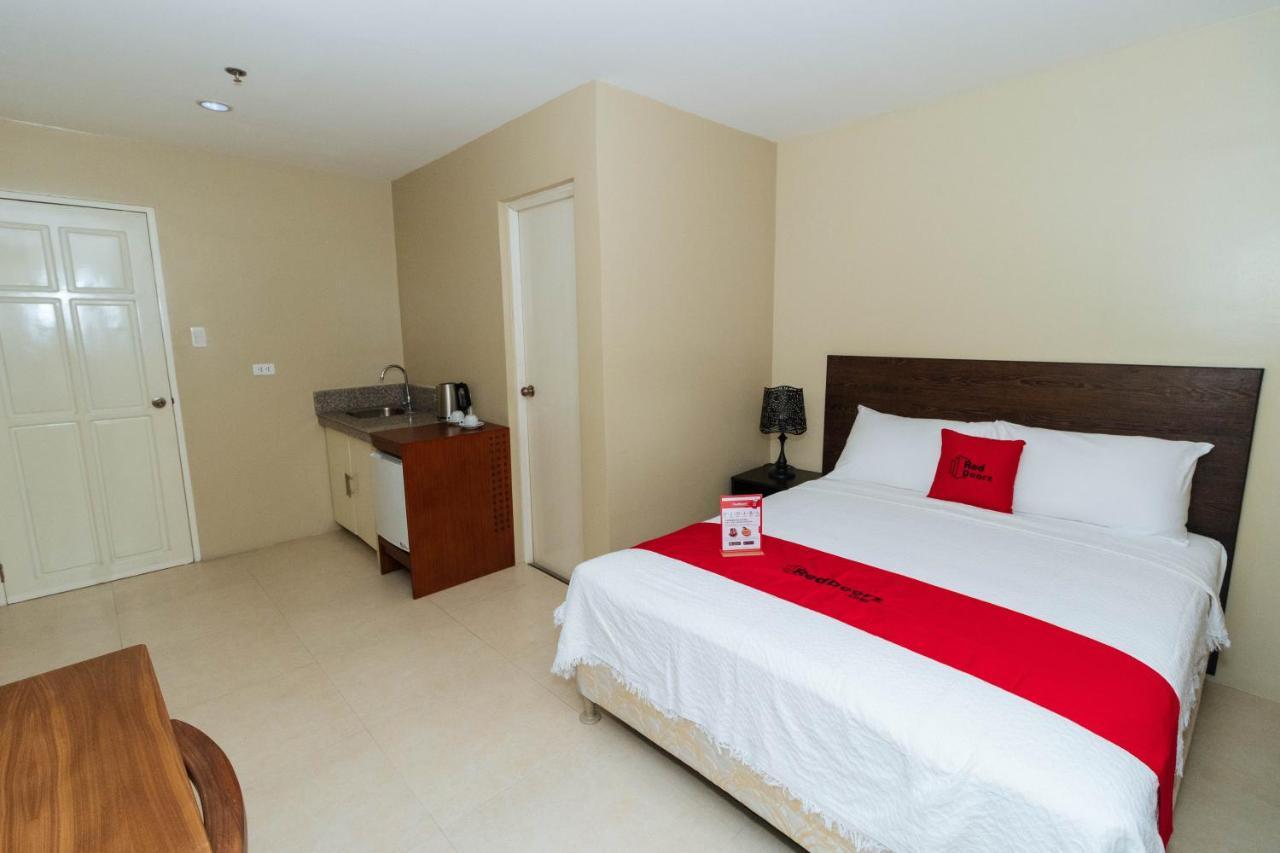 6 RedDoorz Hotels Near SM Mall of Asia Worth Booking